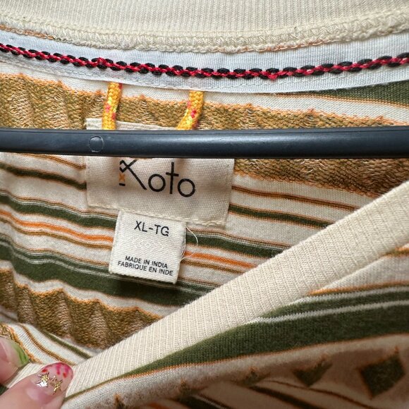 Assorted Set of Three Tee Shirts - Picture 5 of 10